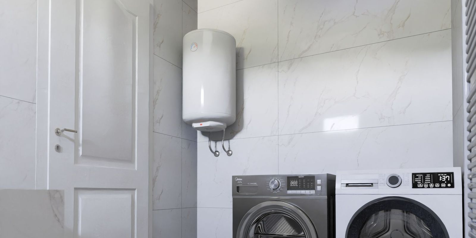 Boiler de pared en un baño de casa
